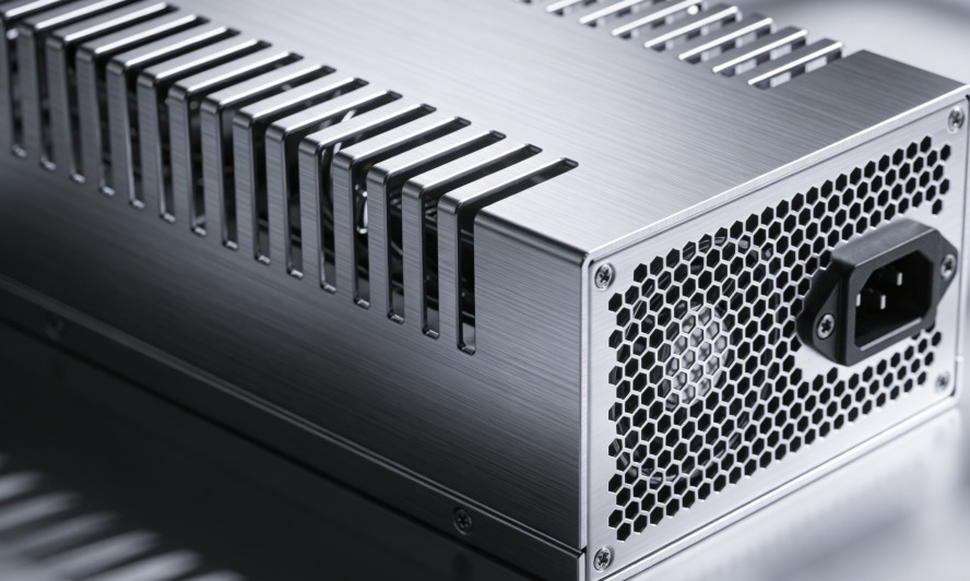 Quand faut-il choisir l'acier inoxydable plutôt que l'aluminium pour les armoires industrielles sur mesure ?