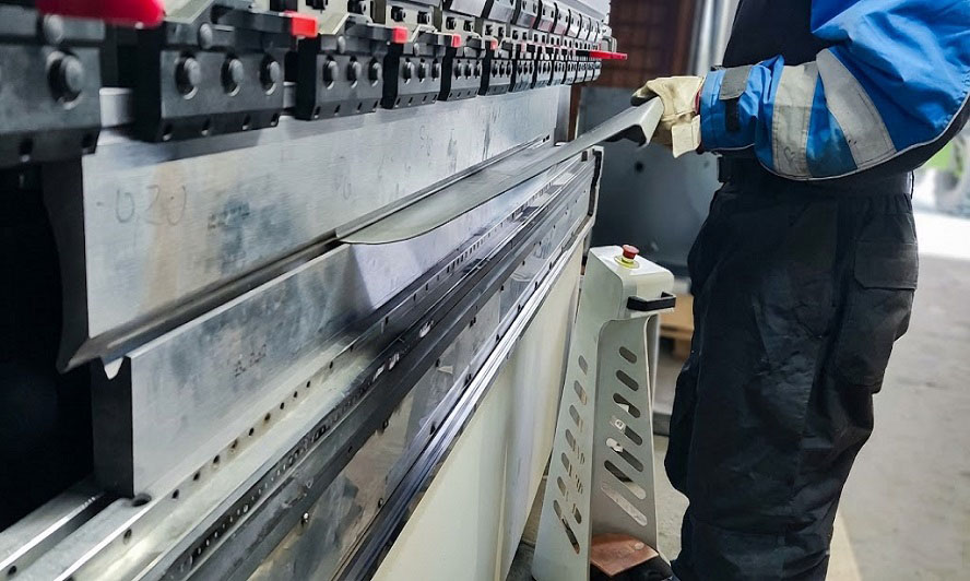 Qu'est-ce qui est inclus dans un service de fabrication de tôlerie ?